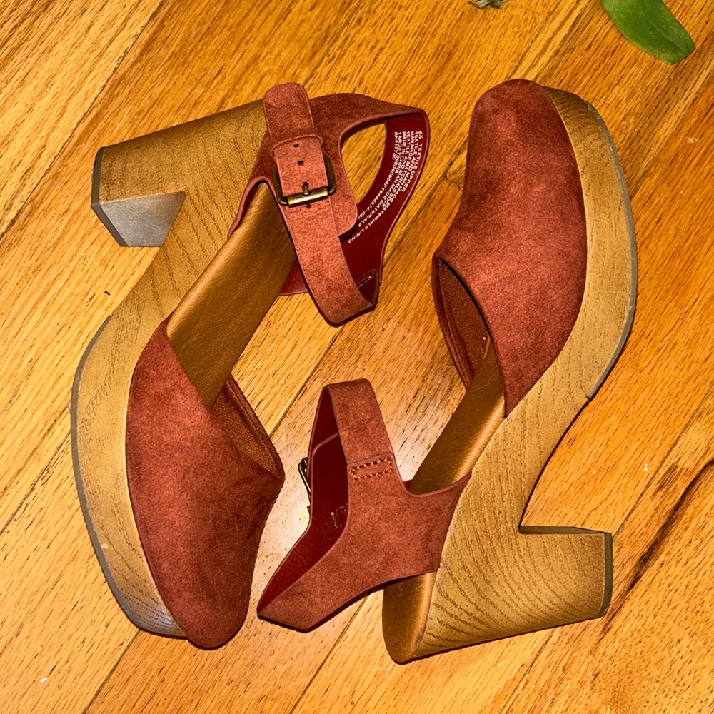 Marcia Platform Clog - Picture 2 of 9